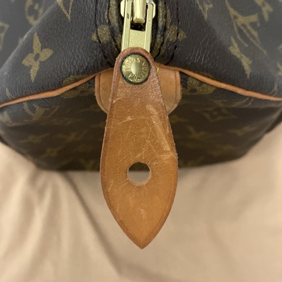 Louis Vuitton Speedy 30 in Monogram Canvas and Vachetta Leather - Picture 10 of 17